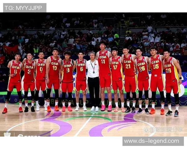 中国男篮迎战美国队挑战世界篮球强队展现实力与风采